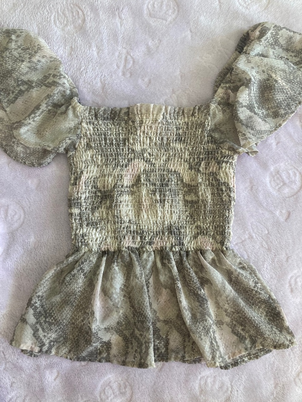 New japra snake printed peplum top xs